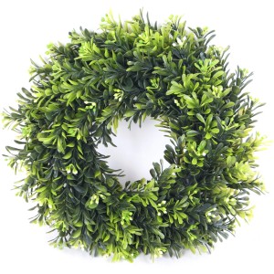 Dekoratív koszorú (Ø 28 cm) zöld-krém színben. Műnövény stílusos dekorációhoz.