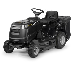 Fekete Alpina AT4 84 A fűnyíró traktor fűgyűjtővel. Kompakt kialakítás 3000 m²-ig terjedő gyepfelületekhez.