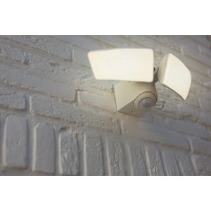 Fehér Lutec Artica LED kültéri fali lámpa mozgásérzékelővel, 2 izzós. Okos világítás kültéri használatra.
