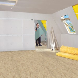 Padlástér átalakításának jelenete impregnált gipszkartonnal (60x200cm) nedves helyiségben.