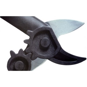 Fiskars Amboss ágvágó PowerGear L31, a vágófej közelről.