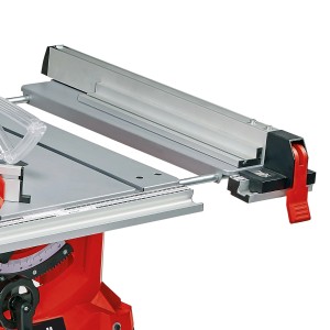 Közelkép az Einhell TC-TS 2225 U asztali körfűrészről párhuzamos vezetővel.