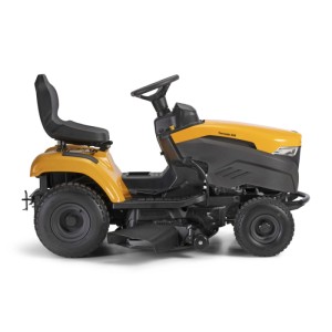 Sárga Stiga Tornado 398 fűnyíró traktor oldalkidobóval.