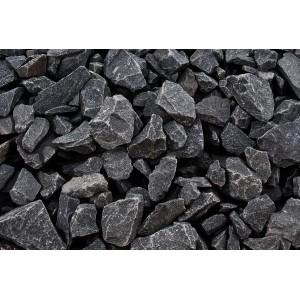 Fekete bazaltzúzalék 25-50mm, ideális kerti utakhoz és gabion töltéshez.
