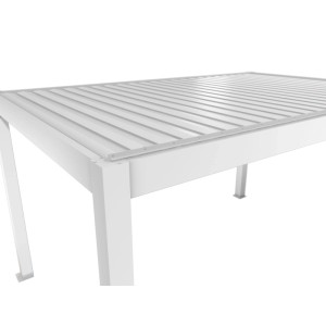 A fehér Biohort Pergola 3,5x3,5 m részlete, teraszfedés lamellás tetővel.