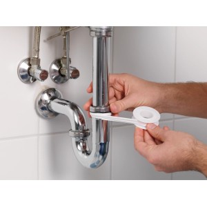 Tesa Stop Water Tape használata, fehér tömítőszalag csaptelep meneteinek tömítéséhez.