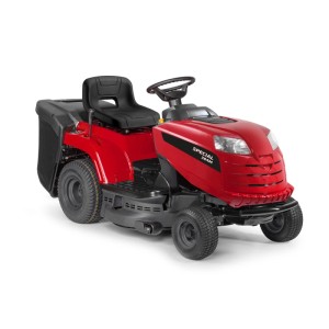 Piros t.b.t. fűnyíró traktor fűgyűjtővel.