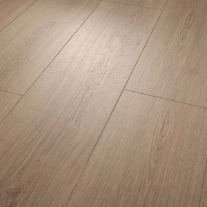 Egger NatureSense Aqua laminált padló, 8 mm, vízálló, barna fa hatású.