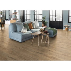 Nappali Egger NatureSense Aqua laminált padlóval, barna színben. Vízálló laminált padló fa hatással.