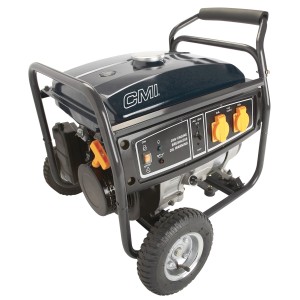 CMI C-G 2800 áramfejlesztő 2800 W teljesítménnyel, 12 l-es tartállyal és túlterhelés elleni védelemmel.
