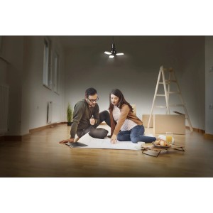 Pár felújítást tervez Osram LED E27 Highbay Blade lámpával a szobában.