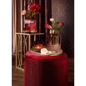 Burgundi üvegváza Blush Bordeaux (M 21 cm) virágokkal asztaldíszként.