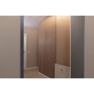 Modern folyosó design függőleges fa lécpanelekkel és radiátorral. Ideális Soudal Fix All High Tack ragasztóhoz.