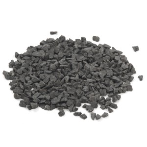 Antracit bazaltzúzalék, 2-5 mm szemcseméret, 25 kg-os zsák. Díszkavics kerti utakhoz és egyebekhez.