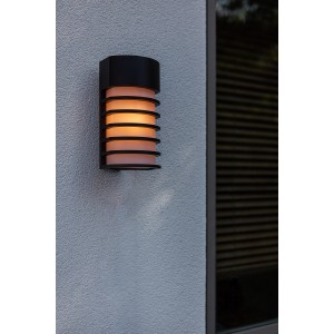 Modern Lutec Fulton kültéri fali lámpa, matt fekete, hengeres forma vízszintes rudakkal.