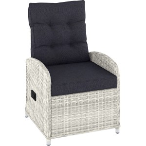 A Kalgan lounge szett fotelje: jégszürke wicker, antracit párnák. Kerti bútor a pihentető órákhoz.