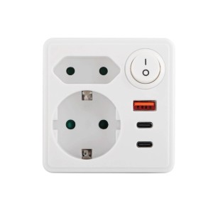 Adapter földelt aljzattal Euro aljzattal és 3 USB porttal be/ki kapcsolóval