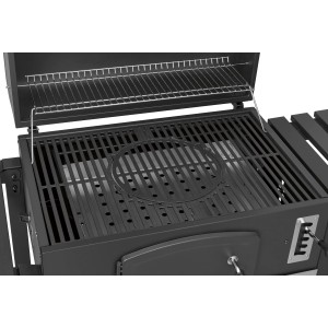 A Jamestown Jaxon XL faszenes grill részlete moduláris grillráccsal és melegen tartó ráccsal.