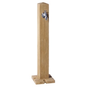 Garantia Wood vízoszlop Lightwood króm csappal a kertbe.