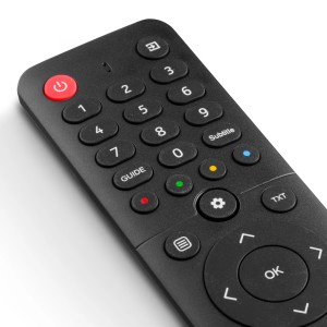 Hama univerzális távirányító Hisense TV-hez, közeli kép a fekete távirányítóról gombokkal.