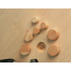 LUX fa javítódugók 15, 20 és 25 mm-es méretben fa felületen.