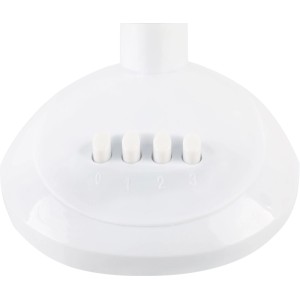 A fehér CMI asztali ventilátor közeli képe 3 sebességfokozat kapcsolóival.