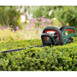 Bosch UniversalHedgeCut 18-55 Solo akkus sövénynyíró sövényen, zöld/fekete.