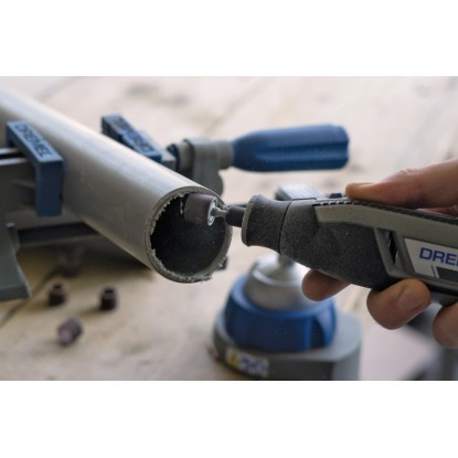 Dremel Lite 7760-15 miniatűr szerszám csövet csiszol.