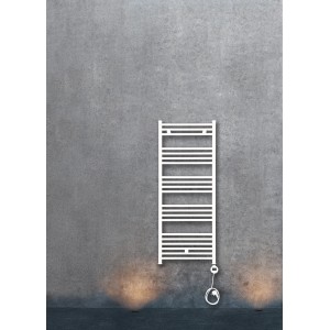 Fehér elektromos fürdőszobai radiátor Winterberg, 600 W, 120x60 cm, szürke falon.