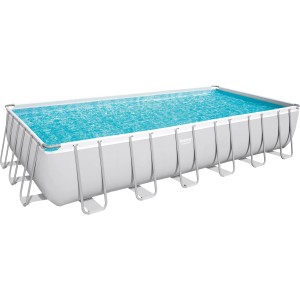 Téglalap alakú Bestway Power Steel vázas medence, 732x366x132 cm, vízzel feltöltve.
