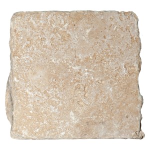 Travertin térkő Ivory Classic, 10x10x8 cm, minden oldalon fűrészelt és antikolt.