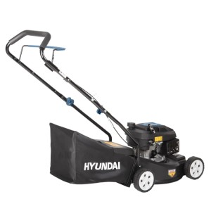 Hyundai benzines fűnyíró fűgyűjtővel, oldalnézet.