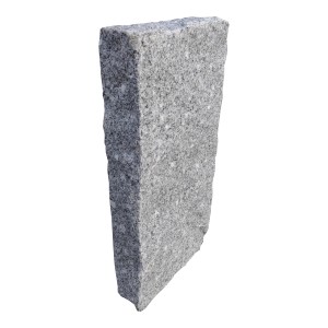 Szürke gránit paliszád, 7x25x50 cm, kert- és tájépítéshez.