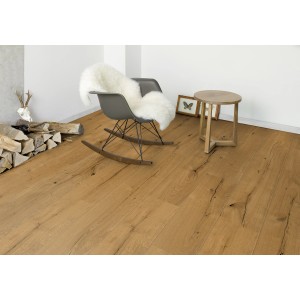 Kaindl Masterfloor Life laminált padló, vízálló, 8,5 mm, Sunderland tölgy dekor. Nappali jelenet székkel és asztallal.