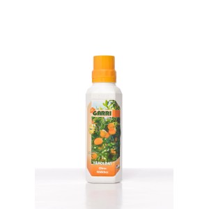 Garri citrus tápoldat narancsokkal és sárga kupakkal.