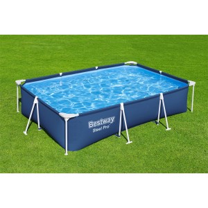 Bestway Steel Pro acélvázas medence szett, 300x201x66 cm, téglalap alakú, kék medencével és fehér kerettel a füvön.