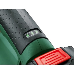 Közelkép: Bosch EasySaw 18V-70 akkus szúrófűrész akkumulátor töltöttségjelzővel.