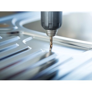 LUX Comfort fémfúró (Ø 4 mm) fúróval fémet fúr.