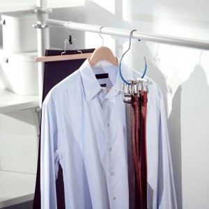 Fém övtartó több övvel, a textil tároló része.