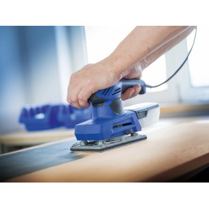 LUX K240 csiszolópapír használat közben excentercsiszolóval fához.