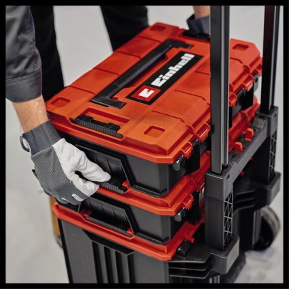 Einhell E-Case L szerszámosláda görgőkkel, piros/fekete, egymásra rakva egy kocsin. Szerszámosláda szállításhoz.