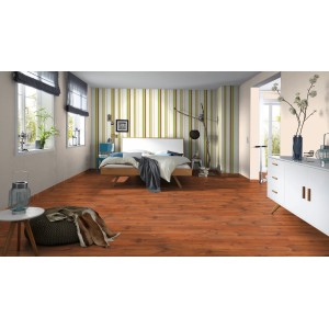 Lerakott Comfort Fenyő Mokka Sötét 7 mm-es laminált padló hálószobában ággyal és komóddal.