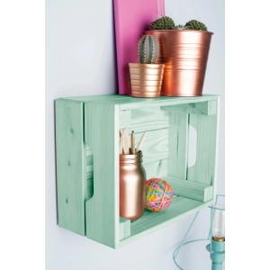 Fadoboz Rust-Oleum Colour Wash Mint Sorbet effektfestékkel, dekorációval töltve.