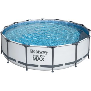 Bestway Steel Pro MAX acélvázas medence, Ø 427 cm, vízzel feltöltve. Ideális a kerti szórakozáshoz.
