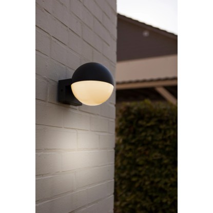 Modern LED kültéri fali lámpa félkör alakú, fekete/fehér.