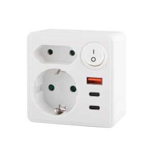 Adapter földelt aljzattal Euro aljzattal és 3 USB porttal be/ki kapcsolóval