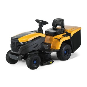 Sárga Stiga Estate 384e akkumulátoros fűnyíró traktor fűgyűjtővel.