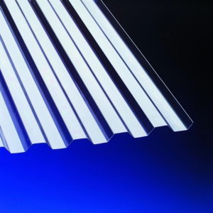 Átlátszó PVC trapézlemez 70/18, 0,7 mm vastag, 2000x900 mm, tetőfedéshez.