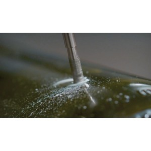 Dremel gyémánt üvegfúró 662 sötét üvegbe fúr, finom fehér port képez. Ideális üveg gravírozáshoz.
