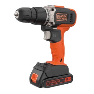 Black+Decker BCD003 18V akkus ütvefúró-csavarozó akkumulátorral és fúrótokmánnyal.